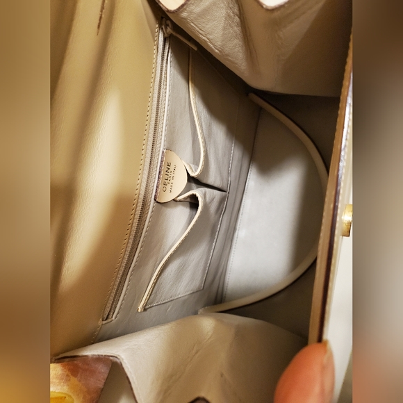 Celine Paris elegant leather bag with long strap and Celine charm - Picture 4 of 6